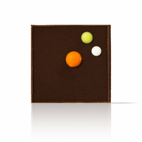 Šokolādes kvadrāts ar punktiem